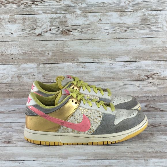 nike dunk gold